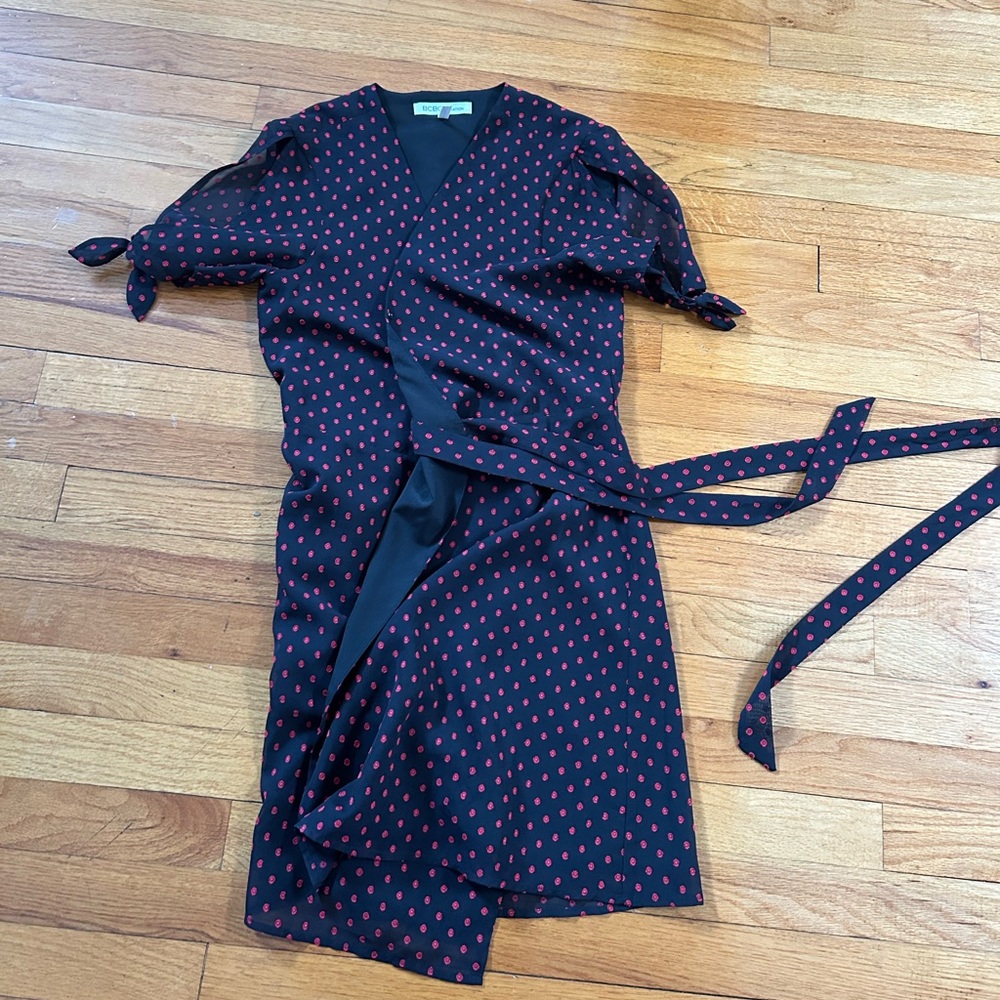Bcbgeneration dress small red Swiss dot wrap chiffon split sleeve
